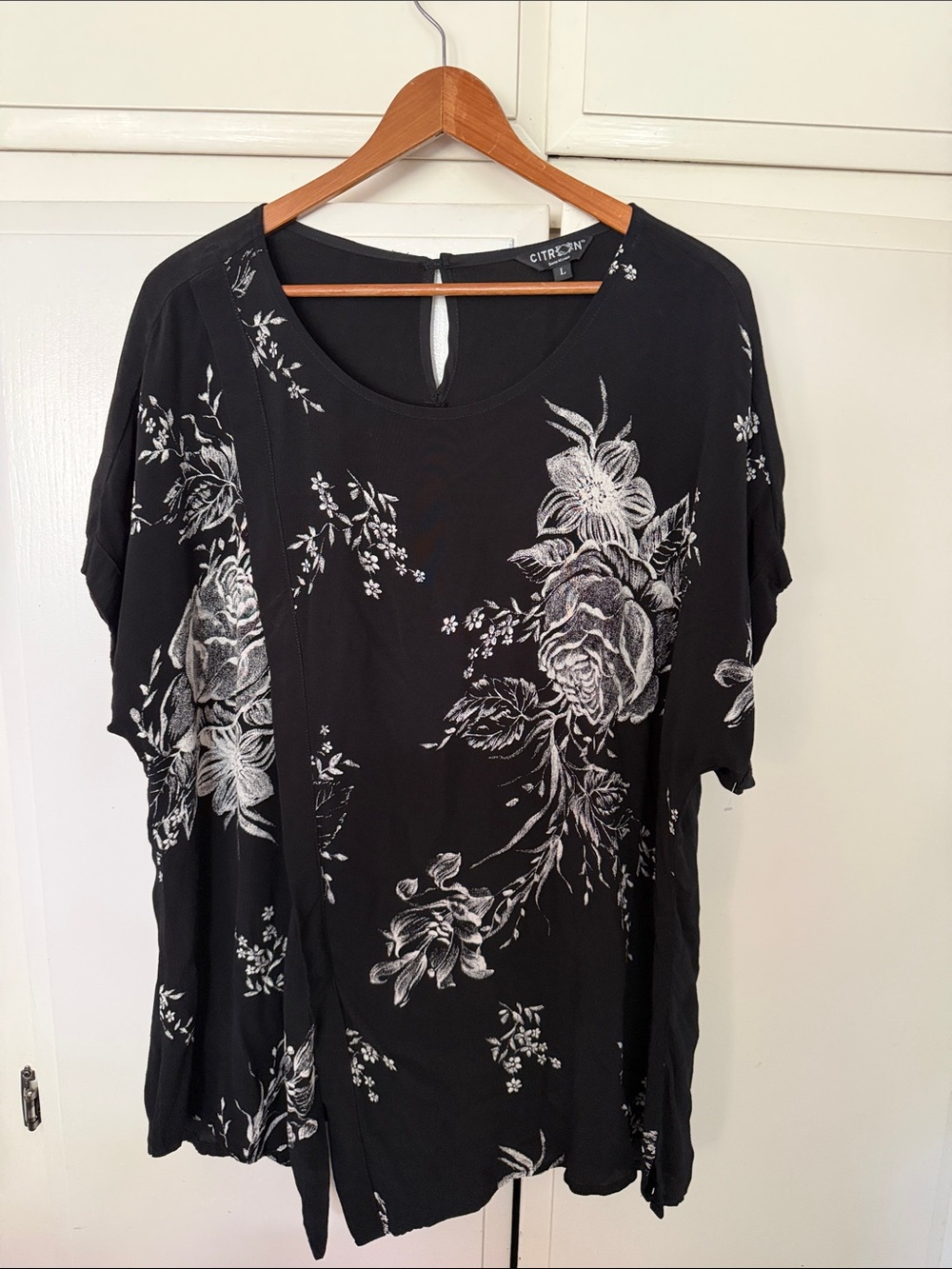 Citron Black & White Floral Scoop Neck Short-Sleeve Top